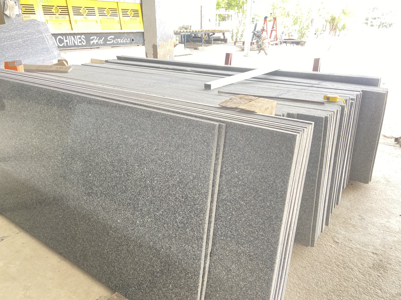 Granite slab inventory inside the Satvaexport processing unit